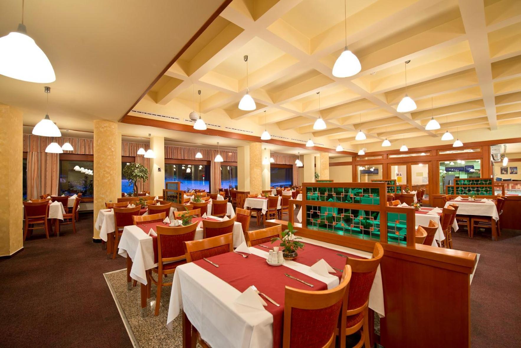 Hotel Sorea Snp เดมานอฟสกา โดลินา ภายนอก รูปภาพ